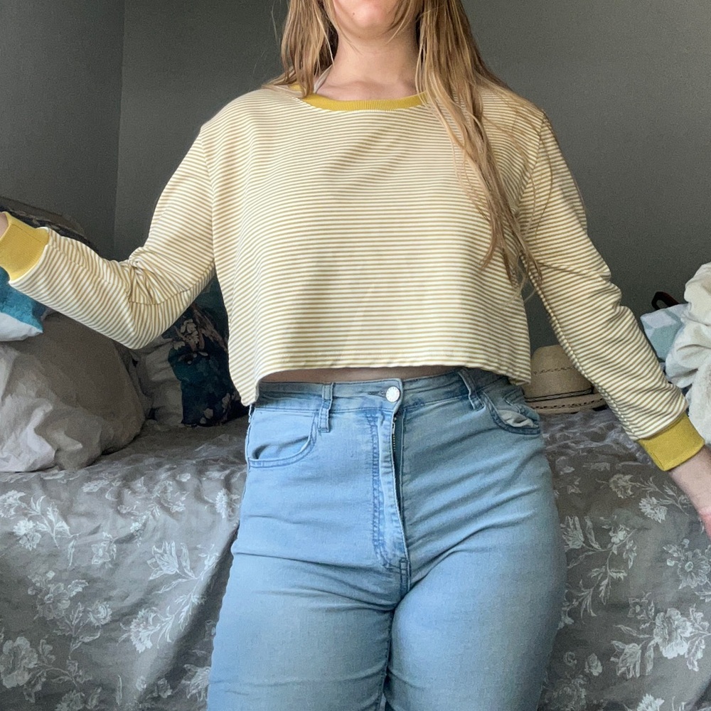Cute mustard yellow striped sweater 🌼🌻